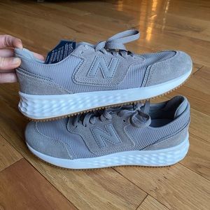 New balance tennis shoes
